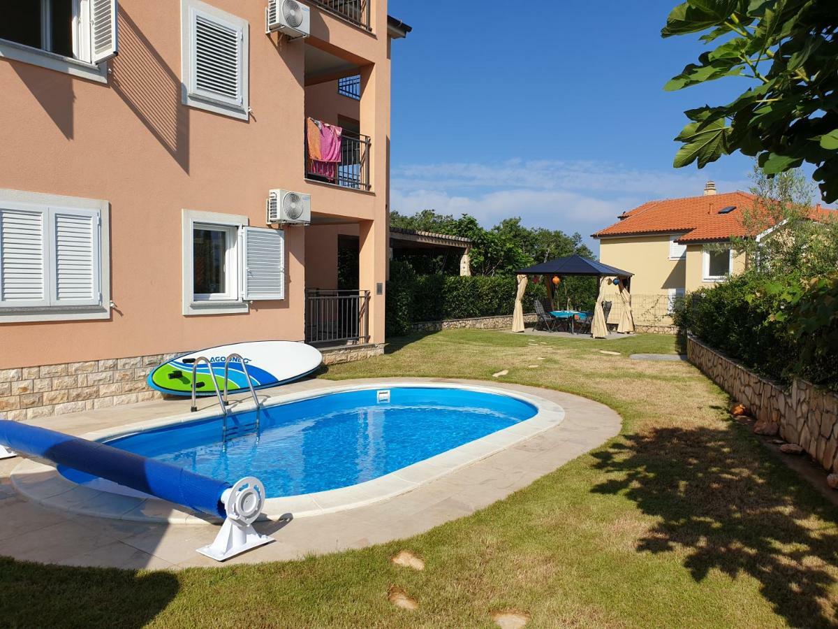 Apartment Mit Pool & Garten In Soline, Insel Krk Soline (Krk) Exterior photo